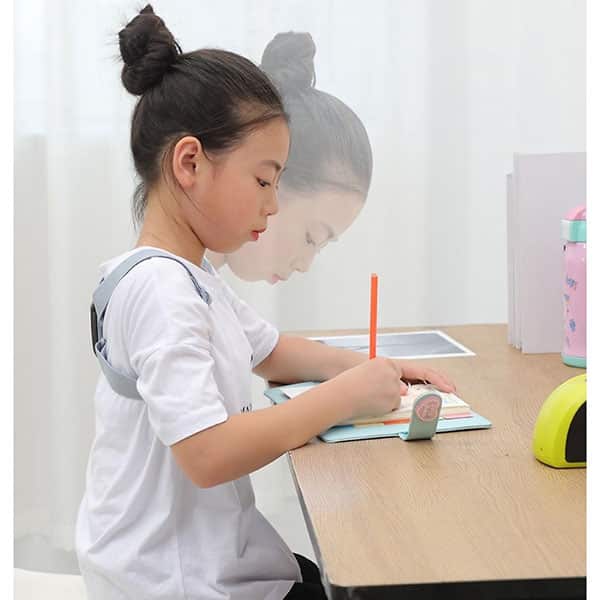 Có nên mua đai chống gù lưng cho bé?